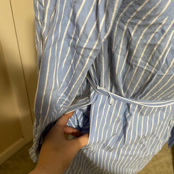 Le Chateau | Casual Off The Shoulders Striped Top - Picture 3 of 4